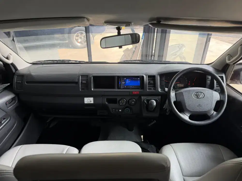 Toyota HIACE COMMUTER 2.5 MT 2018