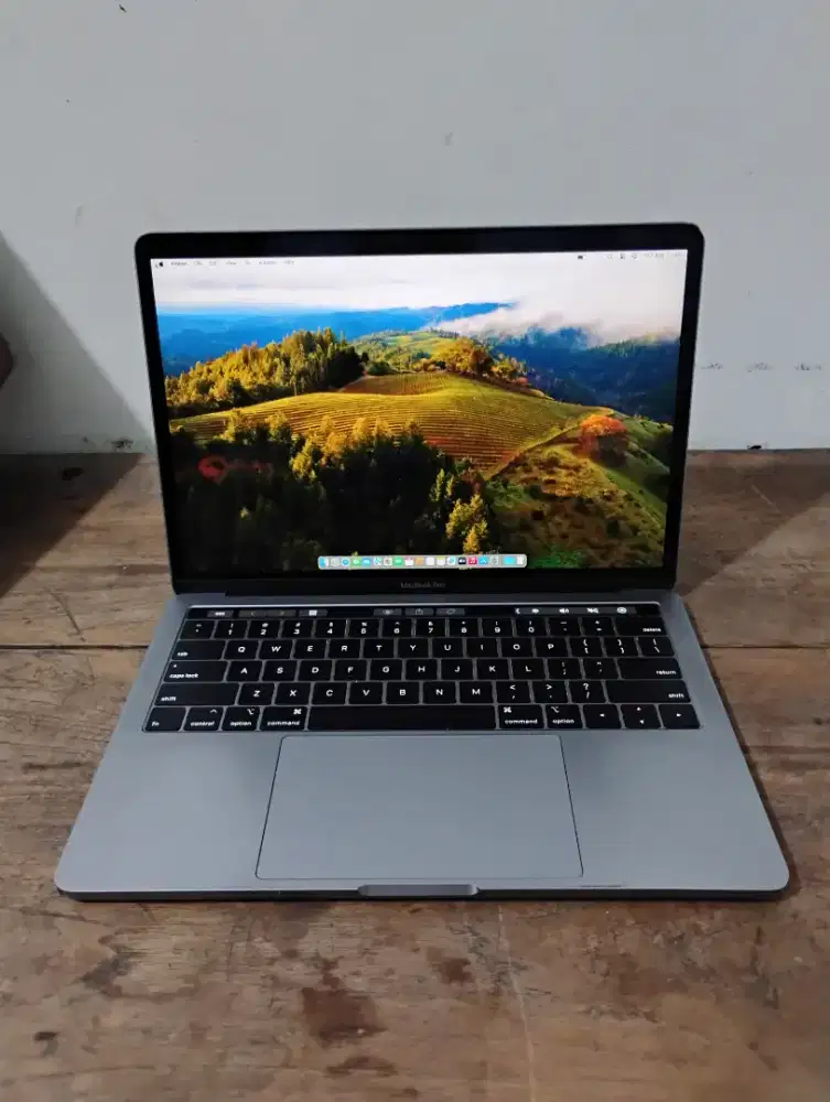 Macbook Pro 13 Inch 2019 i5 16gb/512gb Toucnbar