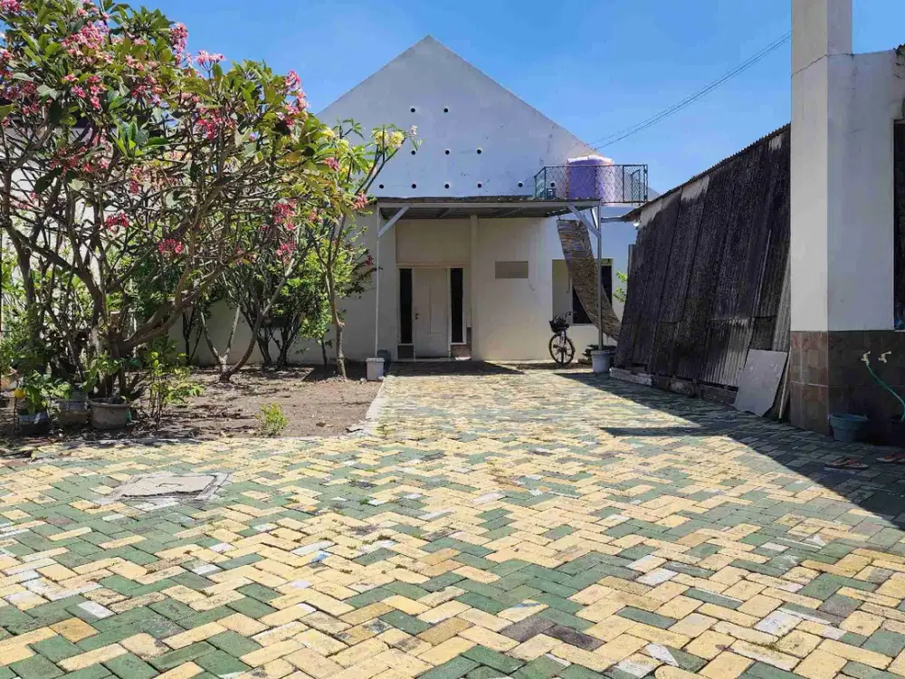 rumah di pusat kota murah terawat luas
