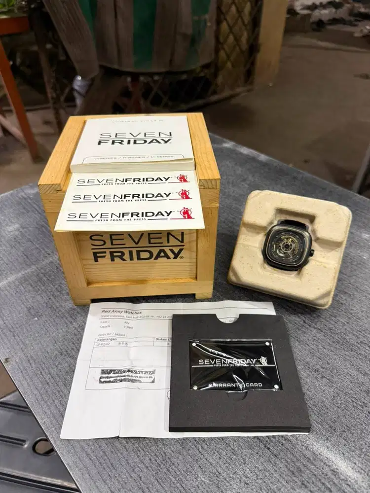 SEVEN FRIDAY WATCH SF P2/02 ORIGINAL FULLSET WITH BOX AND NOTA