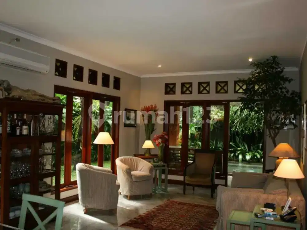 Rumah Asri Balinese Vibe di Cirendeu Ciputat, Tangerang Selatan