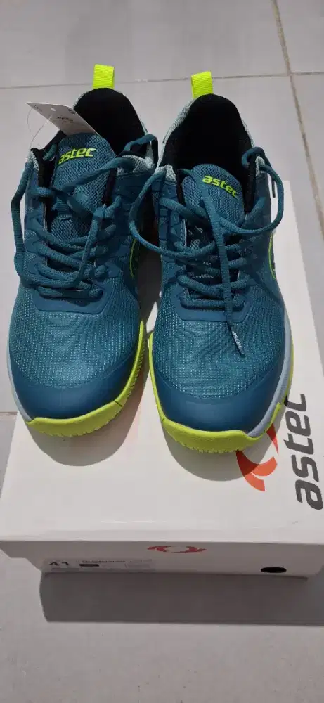 Sepatu Bulutangkis
