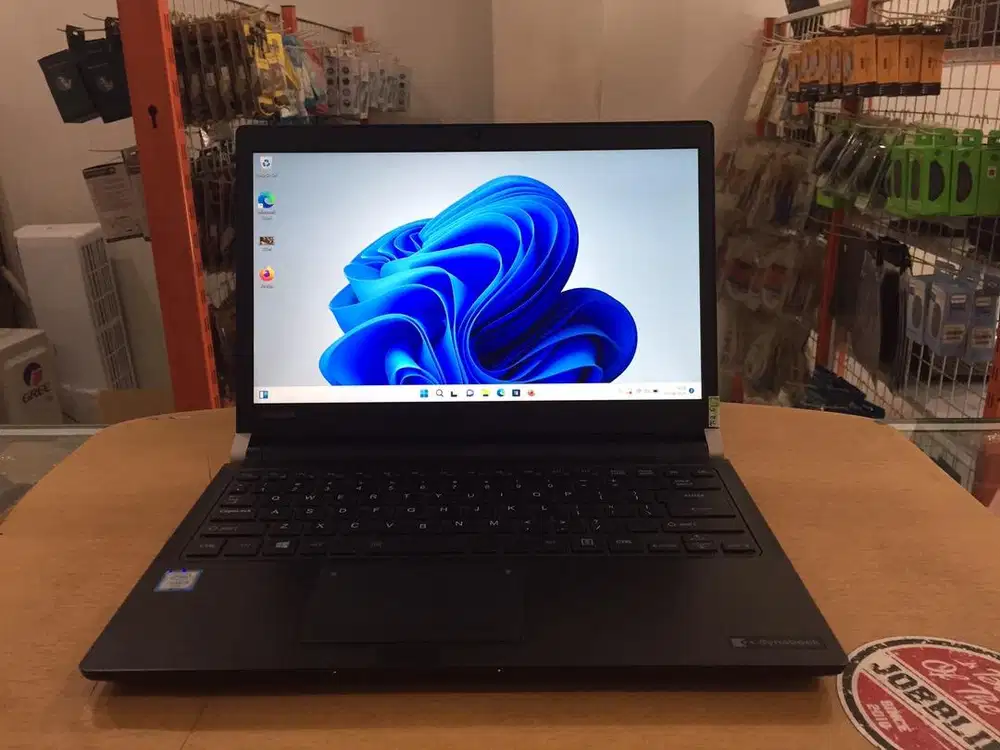 Laptop Toshiba Portege R30C Core i3Gen6 Ram 8GB SSD 128GB Slim Ringan