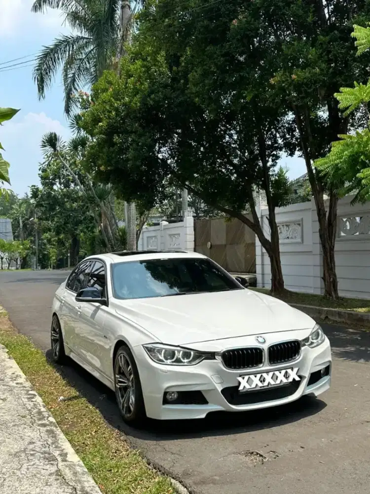 BMW 328i Putih on Red 2014