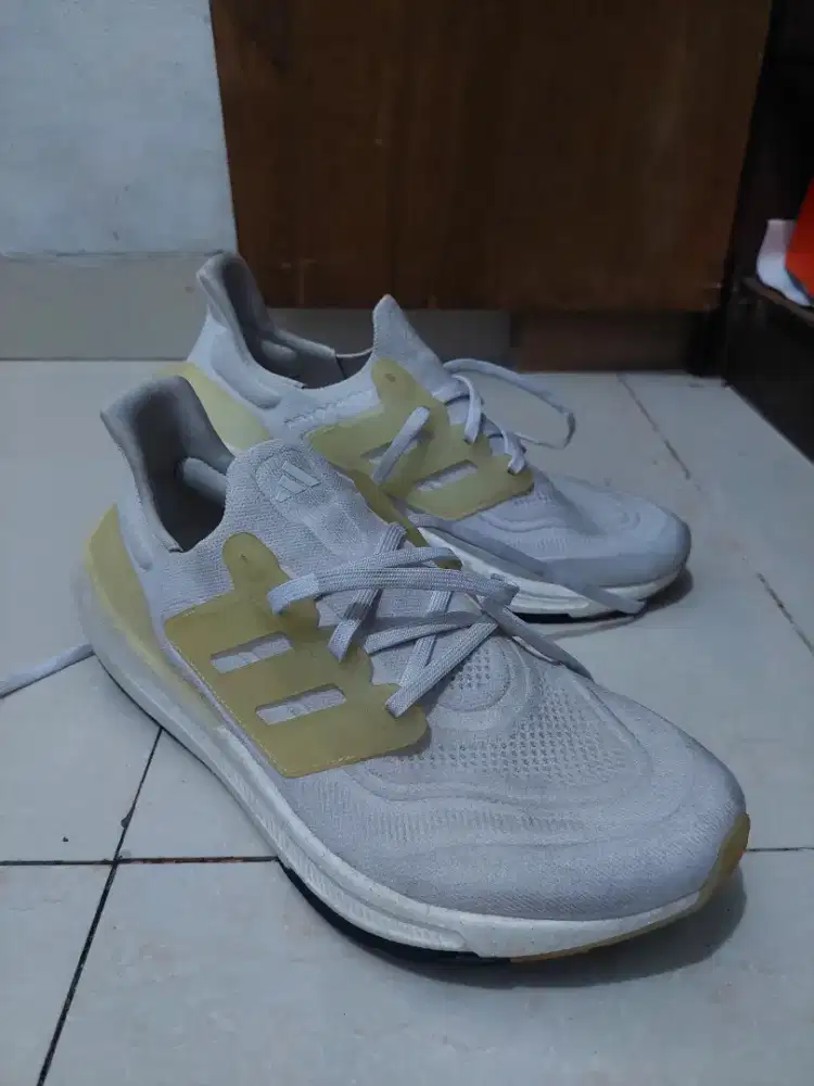 Adidas UltraBoost Light white