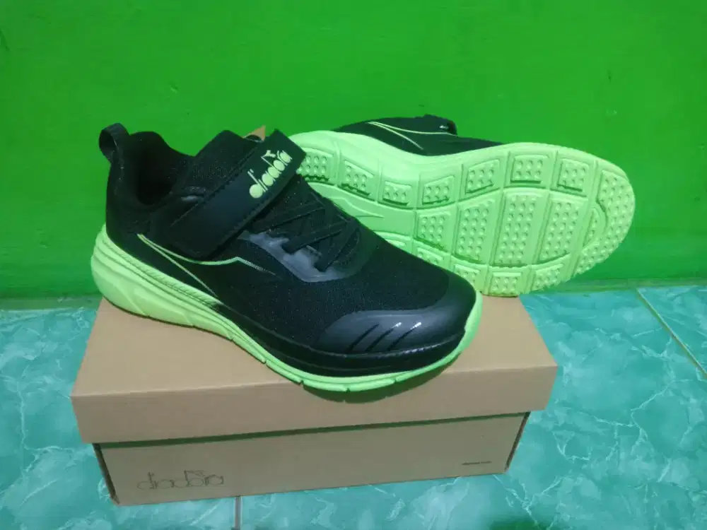 Di Jual sepatu Diadora ori anak size 34
