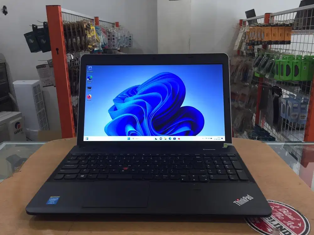Lenovo ThinkPad E540 Core i3 Ram 8GB SSD 128GB 15in Mulus Murah