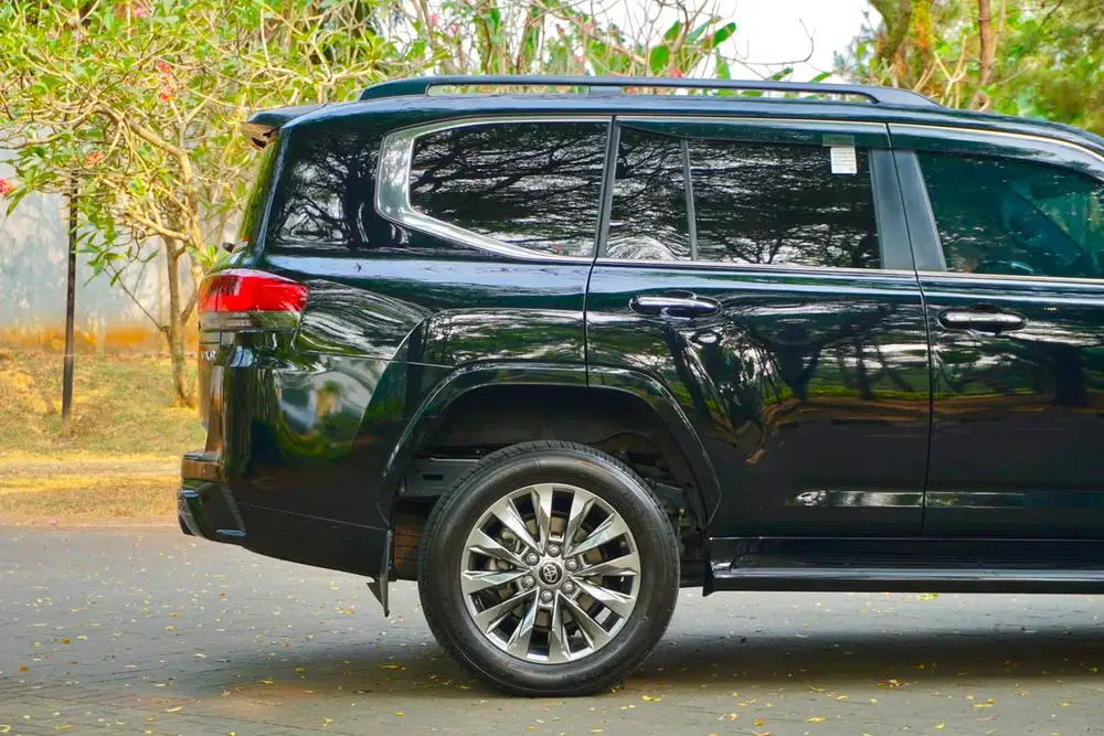 Toyota Land Cruiser 300 VX-R 4x4 2023 / 2024