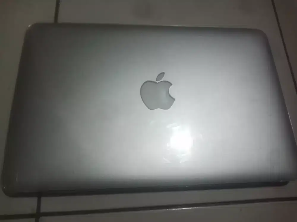 macbook air tahun 2011 kondisi jual apa adanya