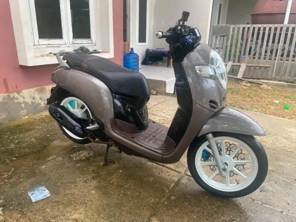 Dijual scoopy 2019 mulus mesin sehat