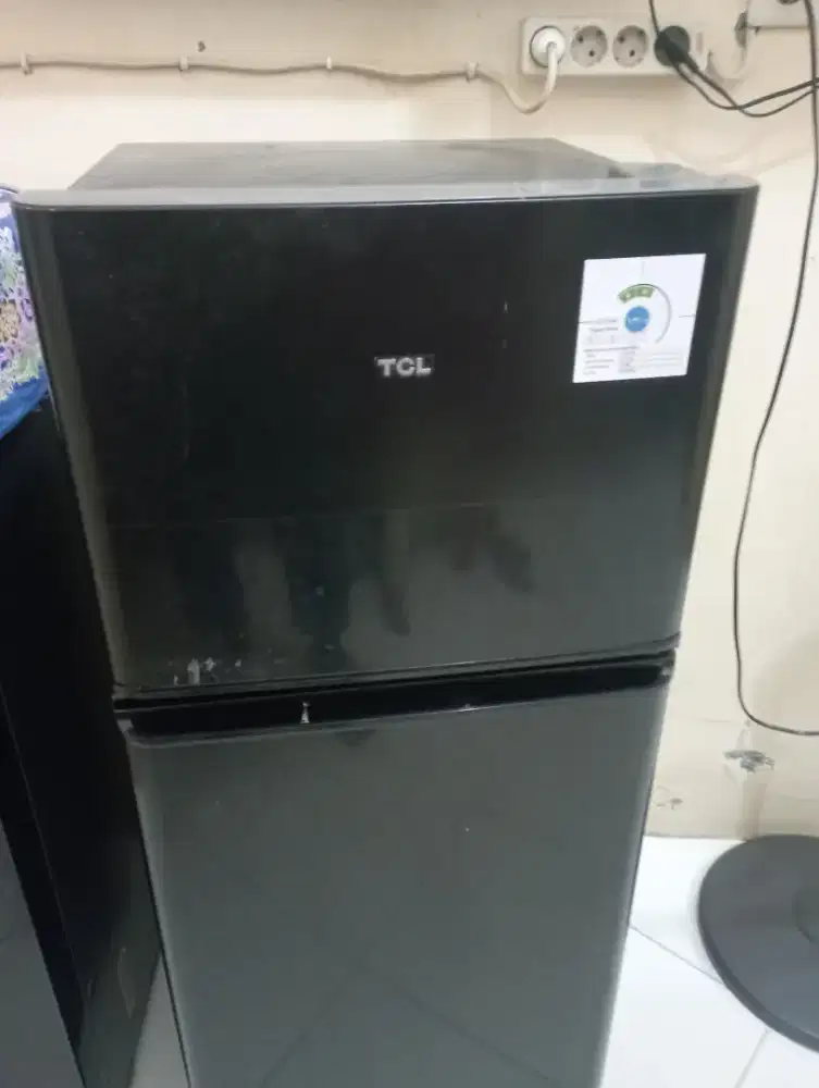 Jual kulkas TCL second