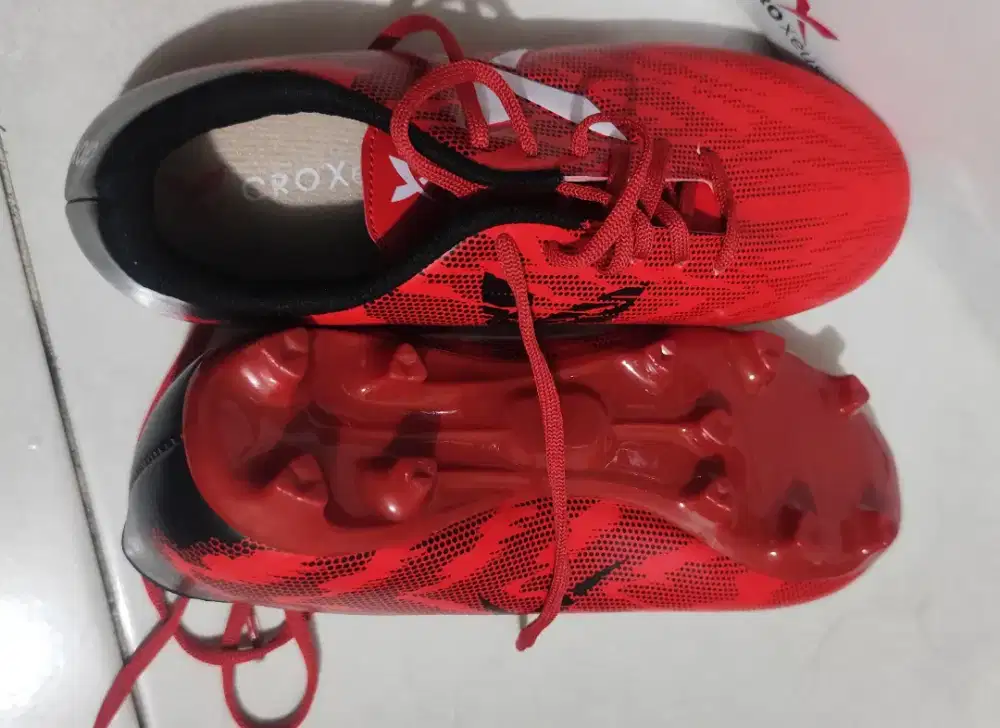 Sepatu bola anak
