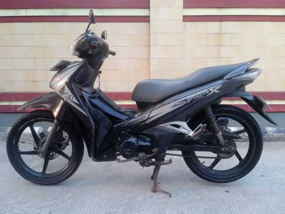 Dijual Honda Supra x 125 helm in thn 2012 mulus komplit siap pakai