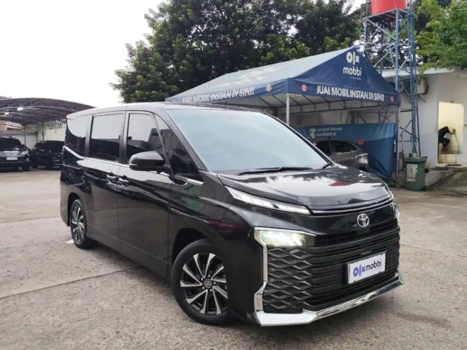 Pajak Panjang - Toyota Voxy 2.0 Bensin-AT 2023