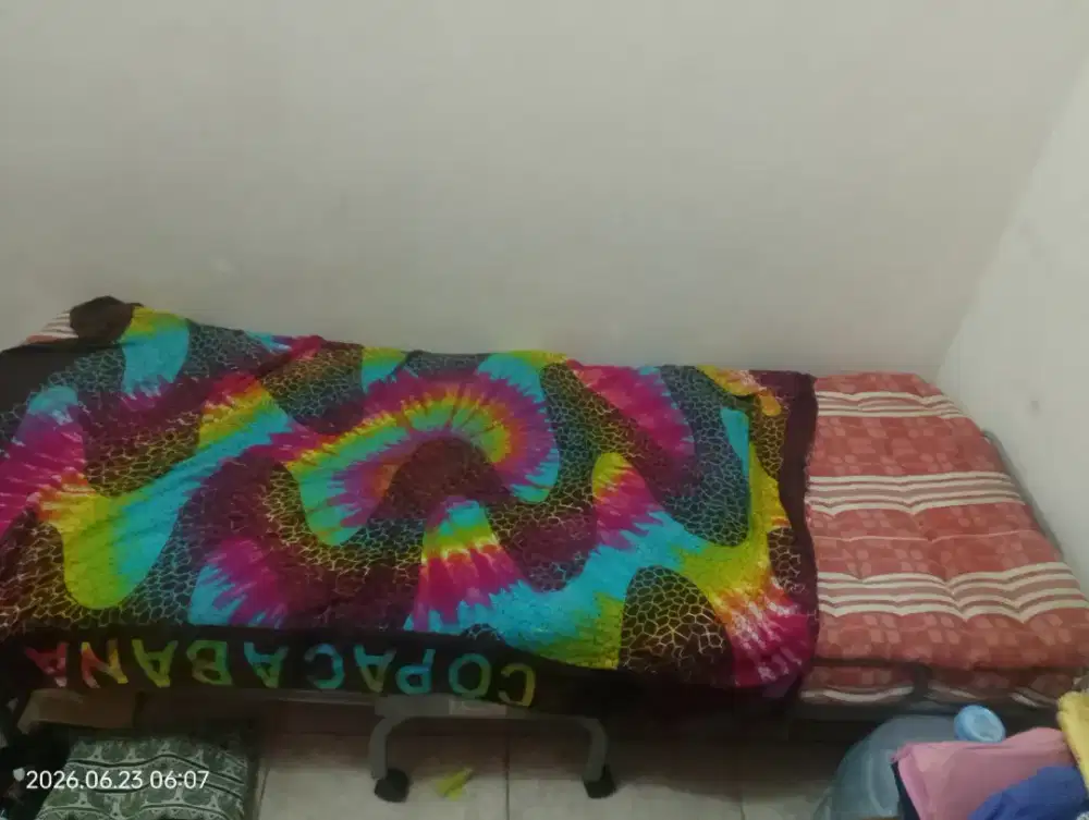 DIJUAL TEMPAT TIDUR BESI BISA DI LIPAT HEMAT TEMPAT