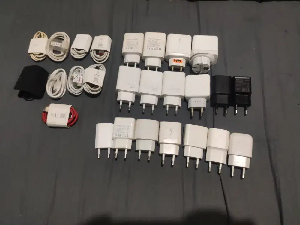 Jual borongan charger copotan bekas second 16pcs Lok. Pamulang UNPAM