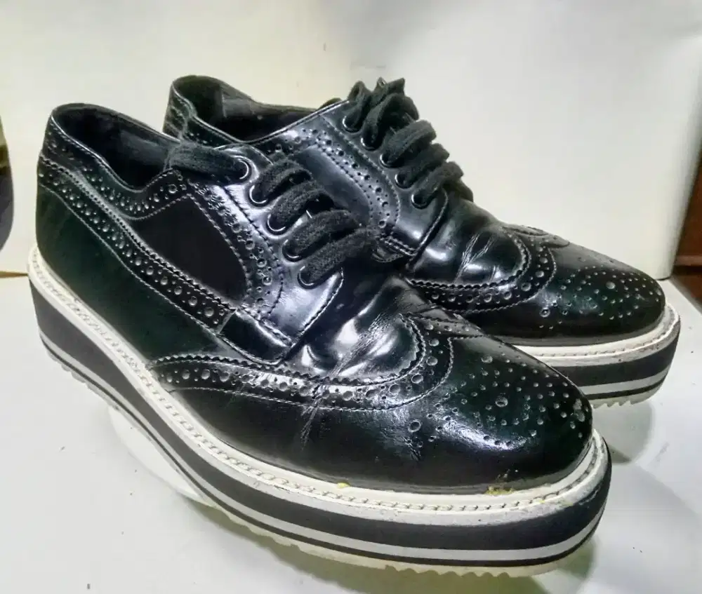 Size 37 - Prada - Sepatu Wanita Casual Kulit Keren Kekinian