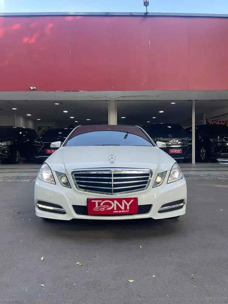 Mercy E300 Avg Panoramic DP 20jt saja 2012 Putih