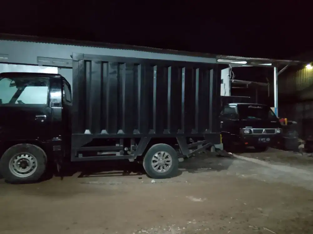 SUPIR MOBIL L300 DAN BONGKAR MUATAN