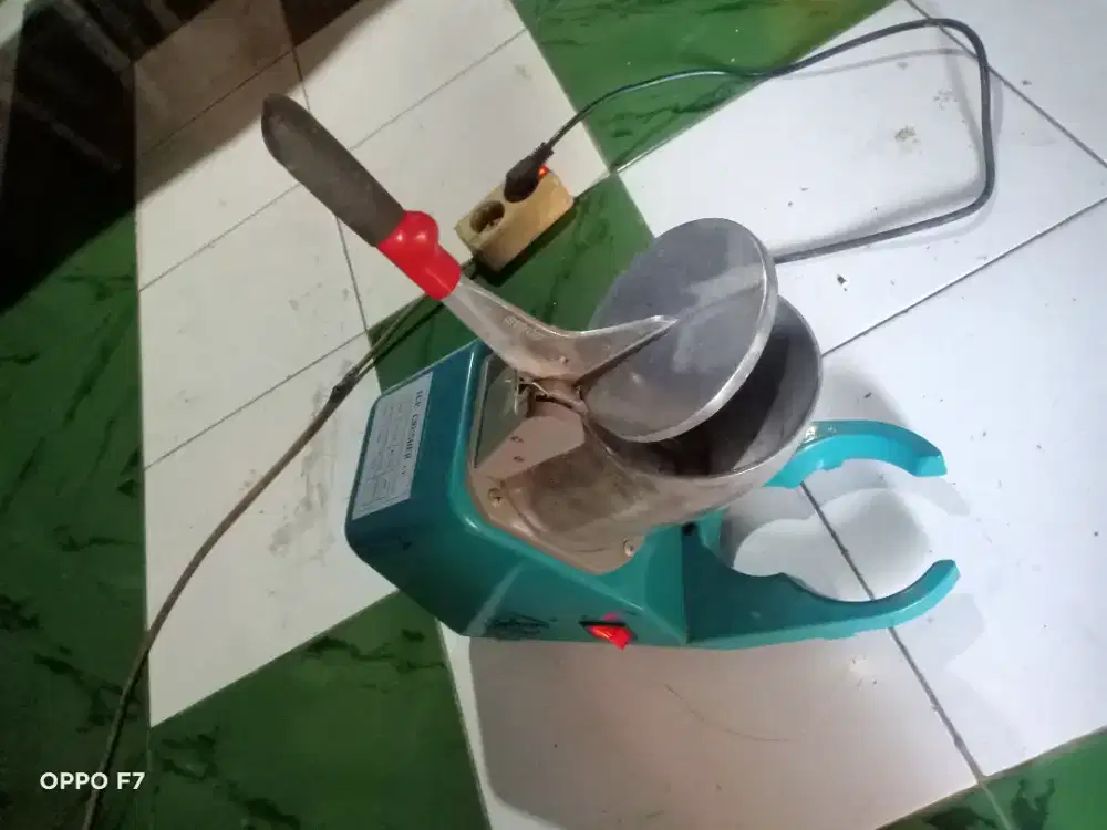 Mesin serut es batu/ ice crusser