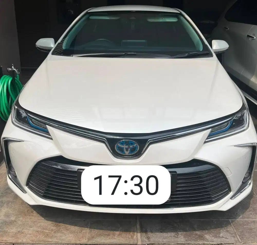 JUAL TOYOYA ALTIS HYBRID PUTIH 2022