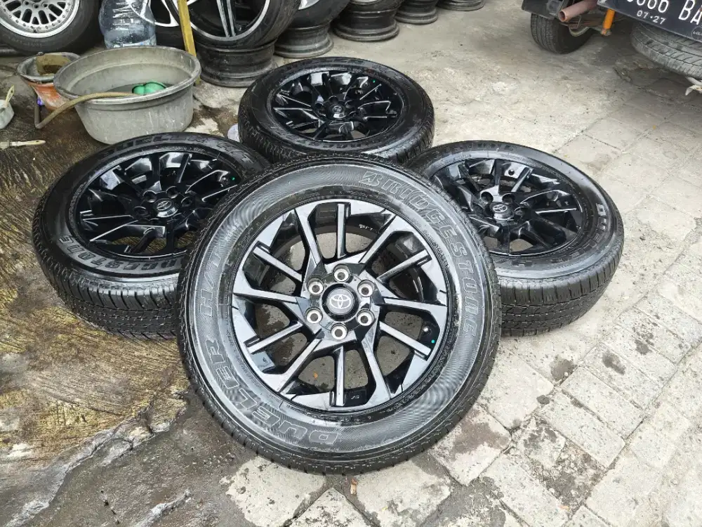 Jual vleg OEM Fortuner GR sport R18 pcd 6x139 kond mulus ban 90% 2024