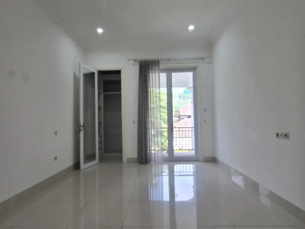 Disewakan Townhouse di Kemang Selatan Siap Huni