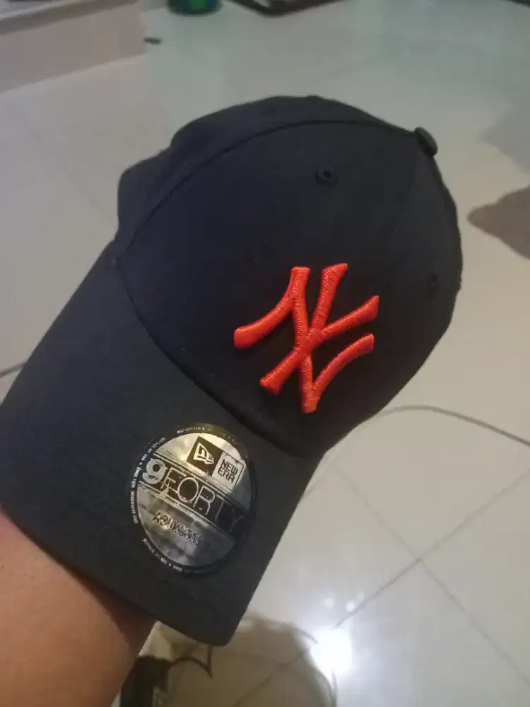 New Era League Essential 9Forty New York Yankees | Black/Red