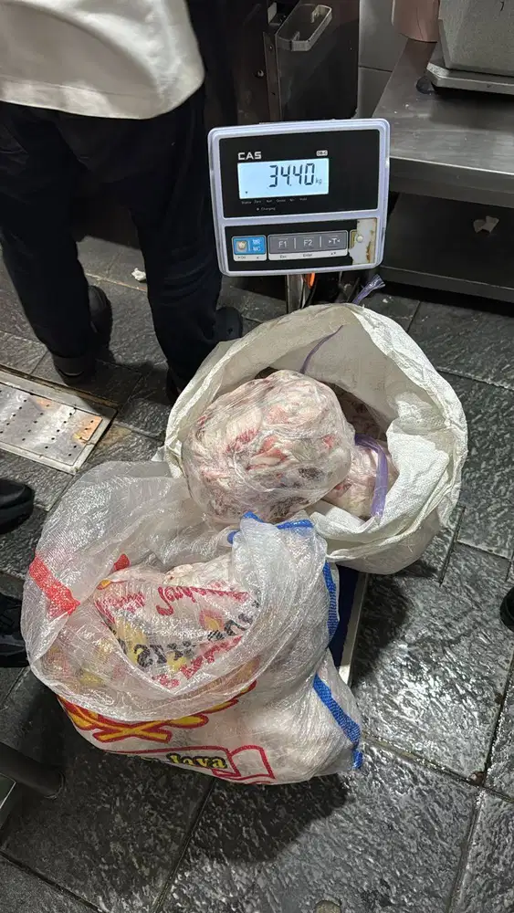 Lemak Sapi Frozen Sisa Pinggiran Potongan – Minimal 30 Kg