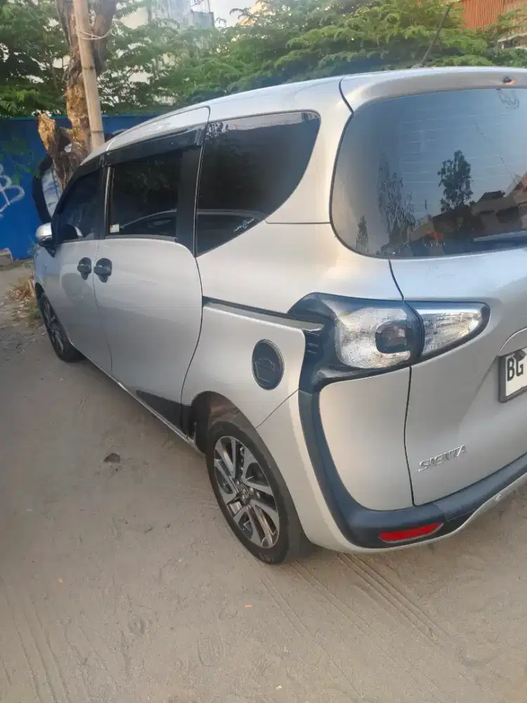 TOYOTA SIENTA V AT 2017