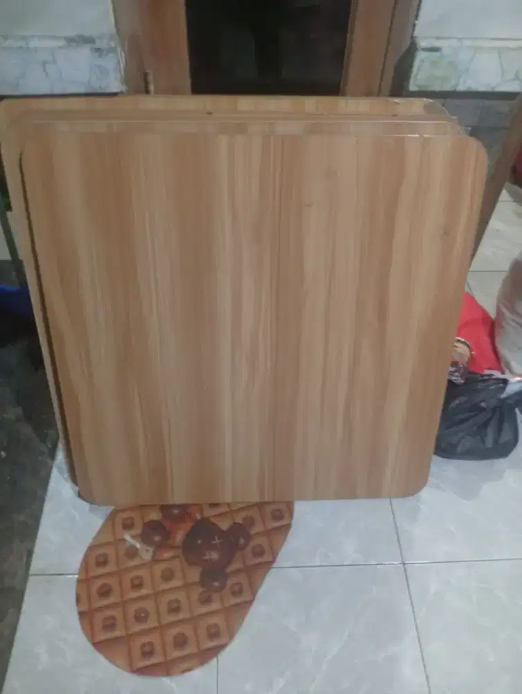Meja lipat serba guna