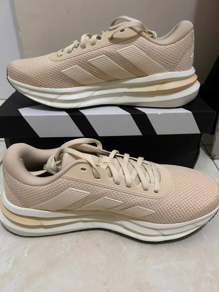 Sepatu running lari size 42 adidas running 7 krem cream