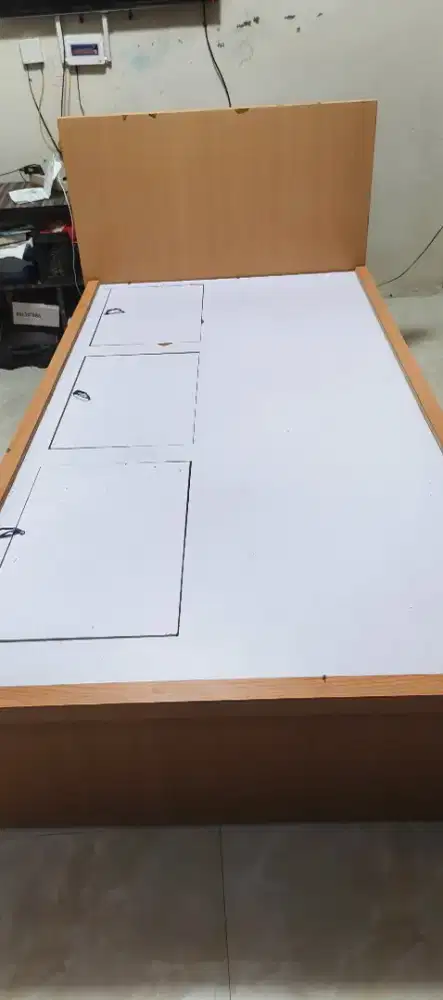 Dipan kasur minimalis
