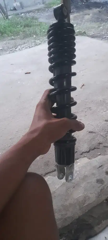 Jual shock belakang v160 standar baru 1 bulan pakai