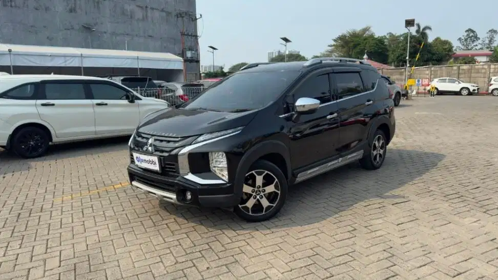 LOW DP Mitsubishi Xpander 1.5 Cross Premium Package Bensin-AT 2022 JFI