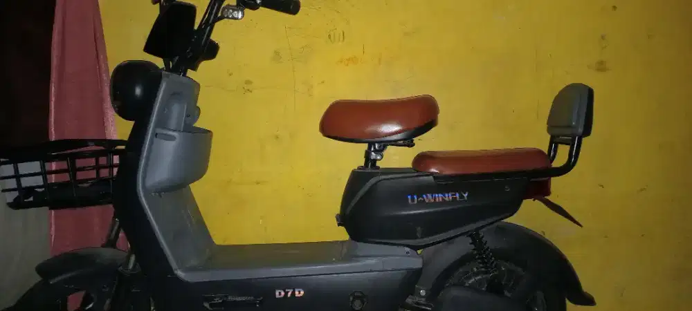 Sepeda listrik merk U-winfly