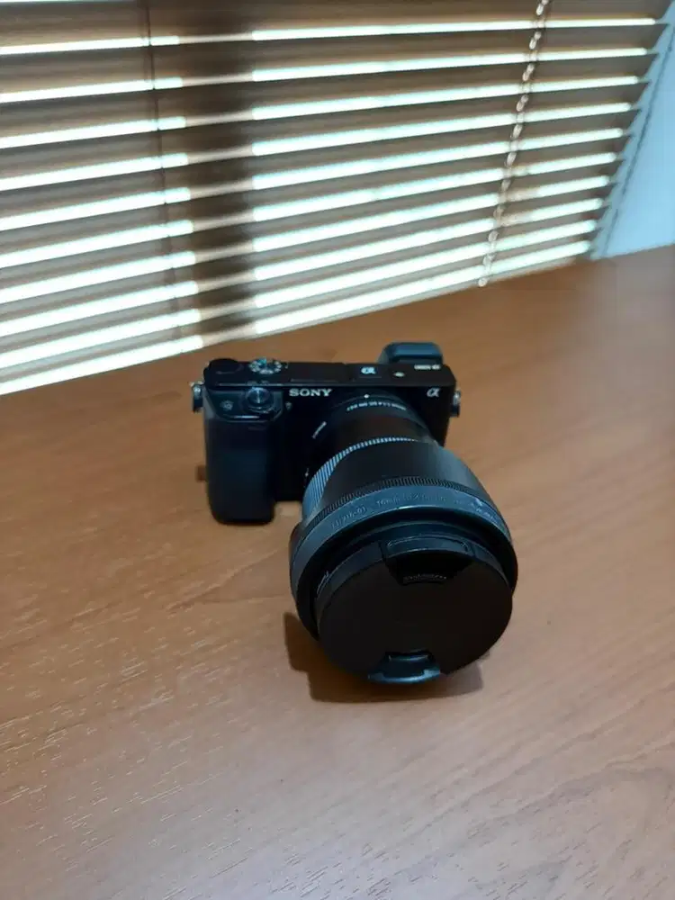 Camera Sony a6000 + Lensa Sigma 16mm (Preloved)