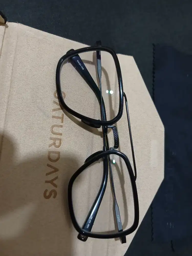 Kacamata SATURDAYS TONY Stark Edition Original Like New  beli 2.5jt