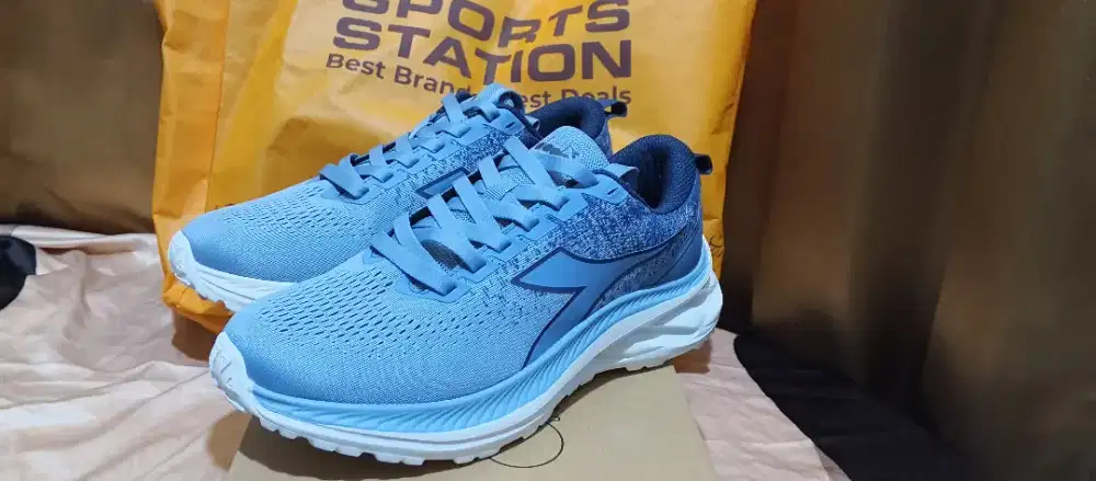 Sepatu running diadora new
