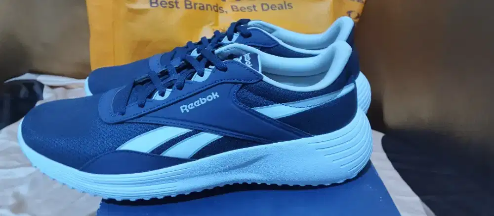 Sepatu running Reebok lite 4