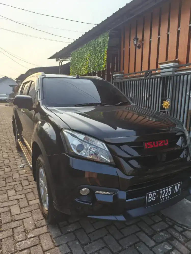 Isuzu mu-X Premiere 2.5 AT