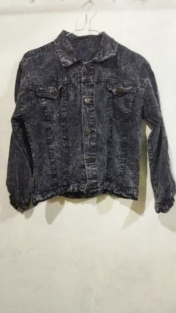 Jaket Denim Wanita Acid Wash Black Size S-M Murah