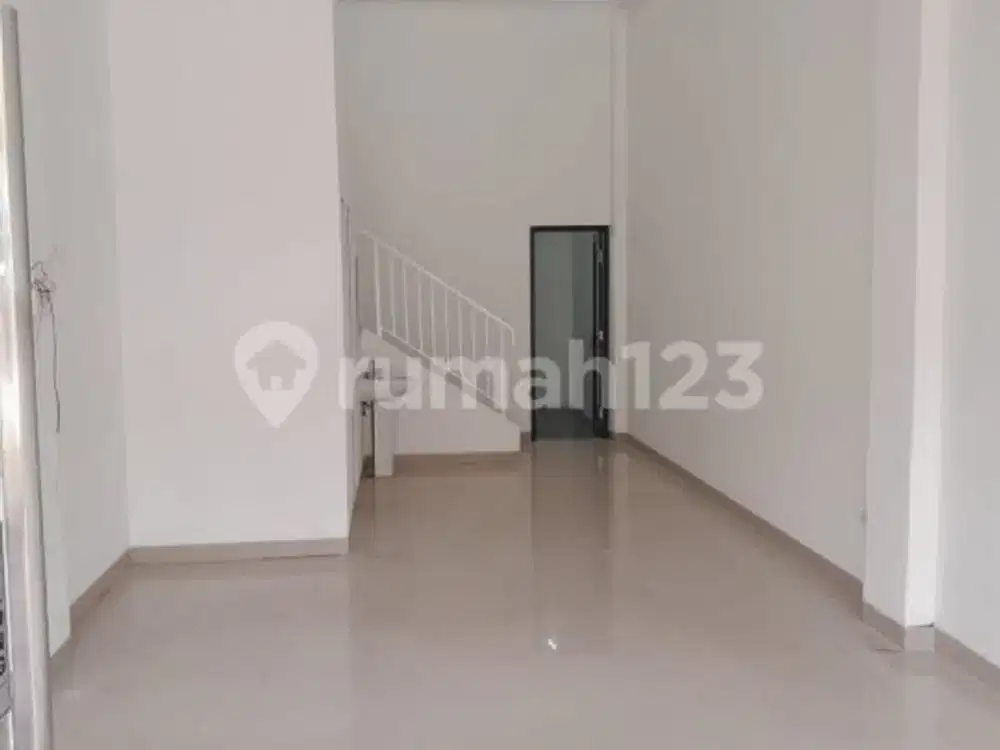 Dijual Ruko Depan Danau Siap Pakai