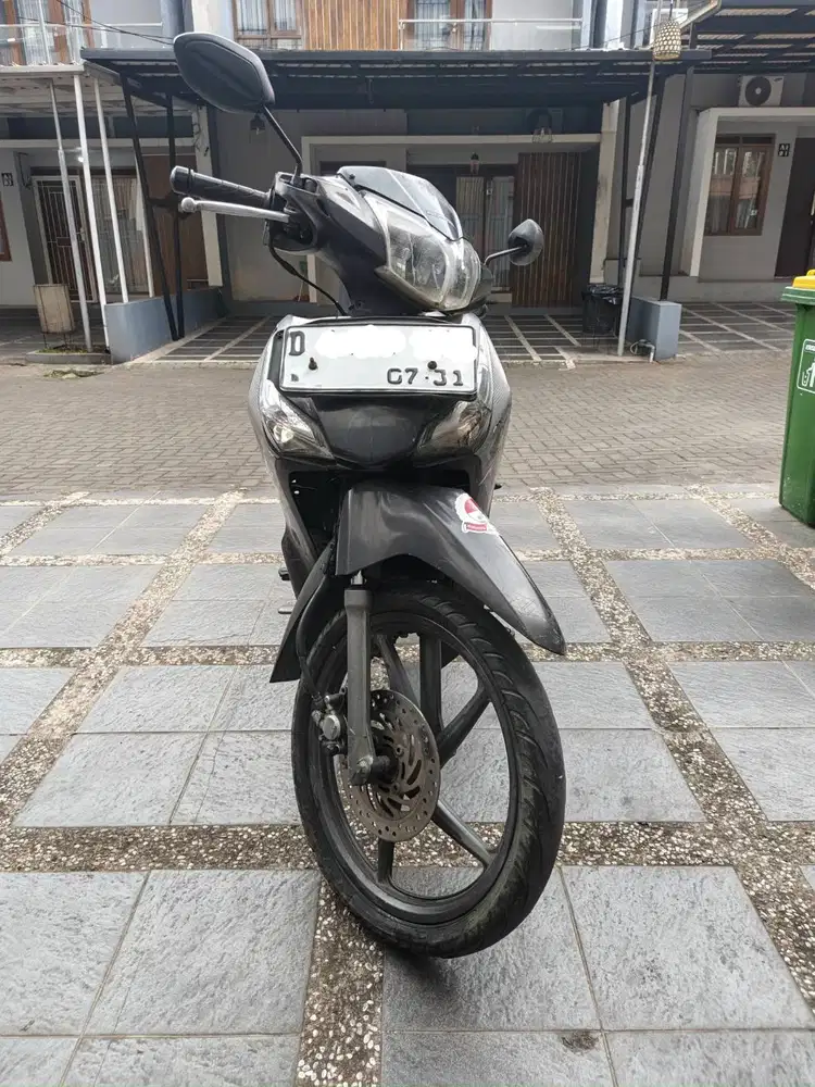 Honda Supra X 125 Helm-in PGM FI