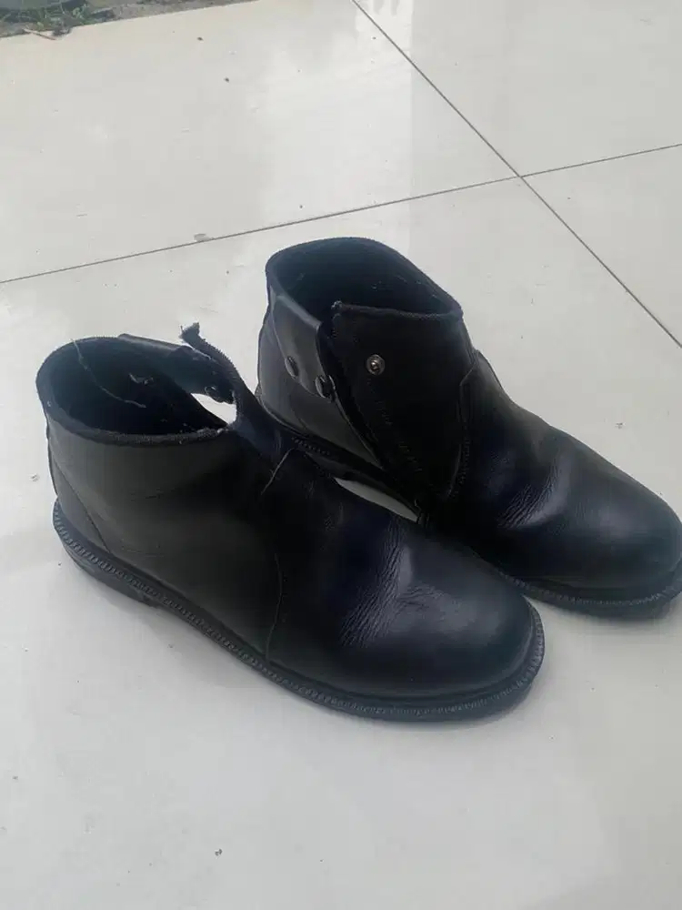 Sepatuuuu satpam
