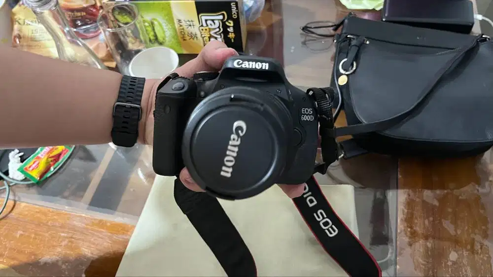 Dijual Canon EOS 600D + Kit Lens 18-55mm Ori — Mulus, Fungsi Normal