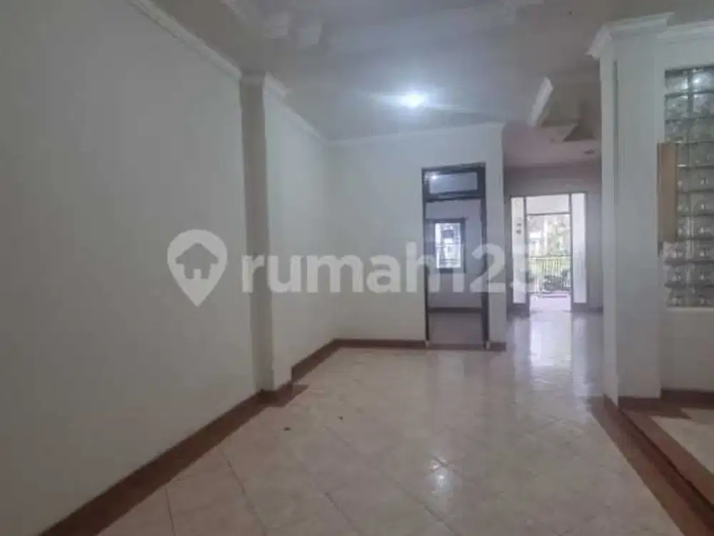 Dijual Rumah di Taman Surya 5