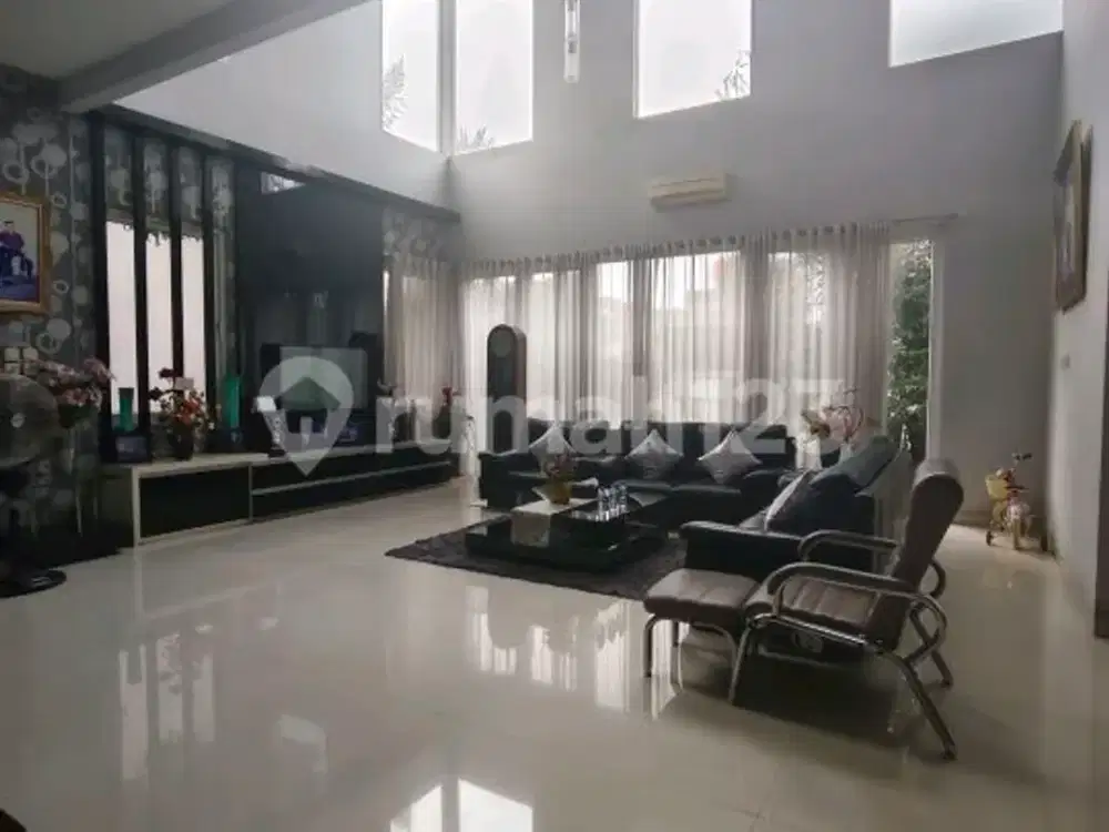 Di Jual Rumah di Duta Garden