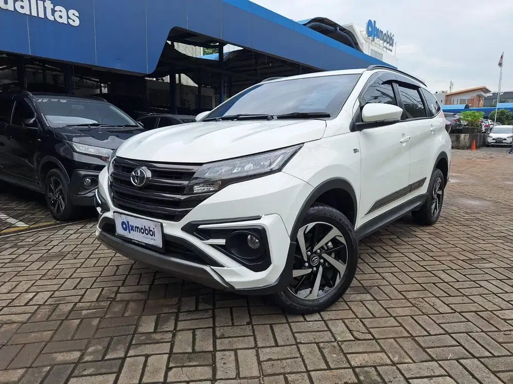 TDP 1 JUTA Toyota Rush 1.5 GR Sport Bensin-AT 2022 Hitam CEZMB