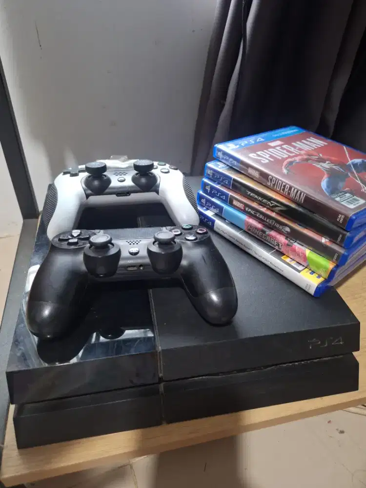 PS4 original, stick 2, dan cd game Minecraft, Spiderman, Taken 7  dll